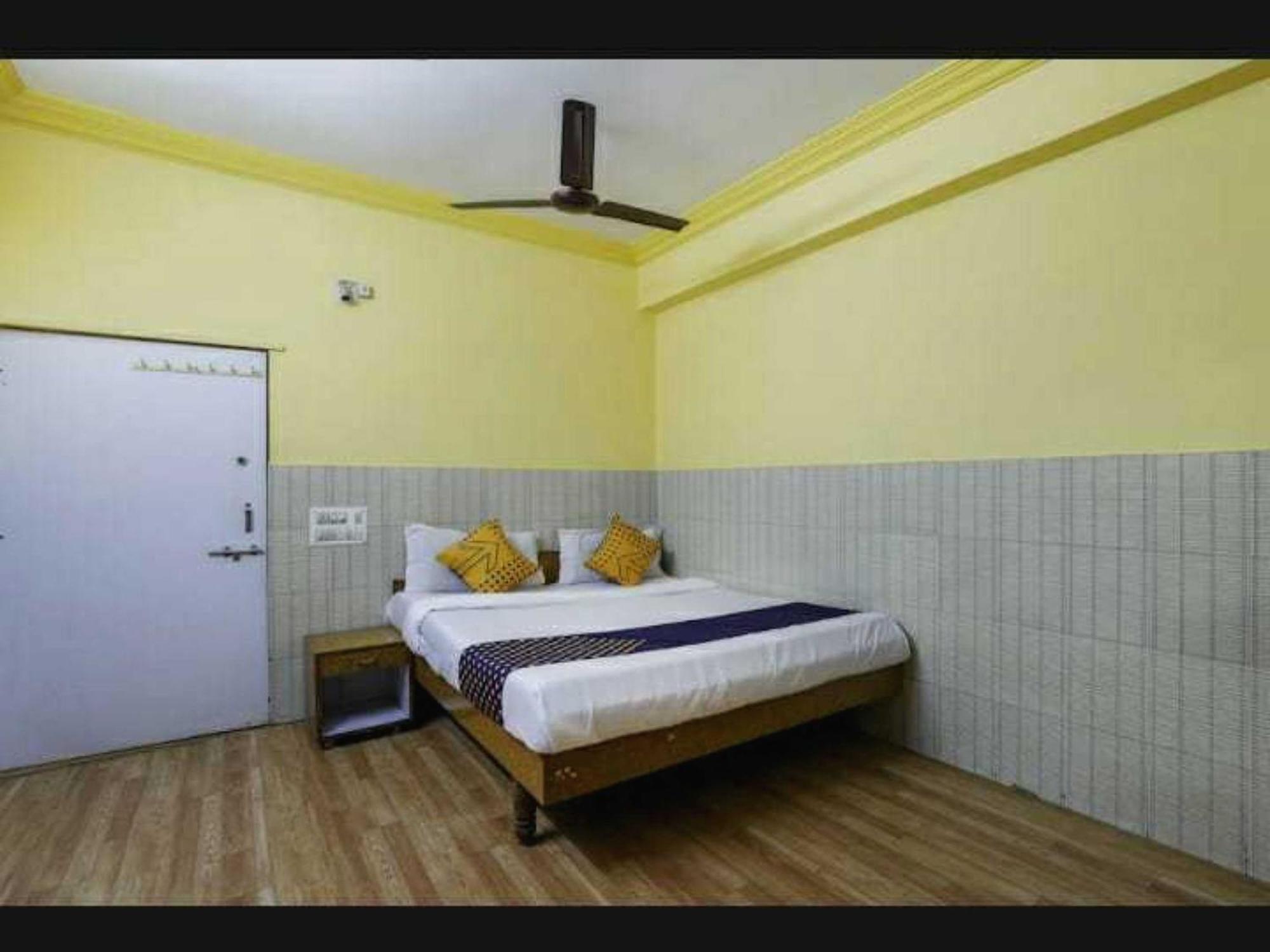 Oyo Hotel Apsara Guest House Ahmedabad Exterior photo