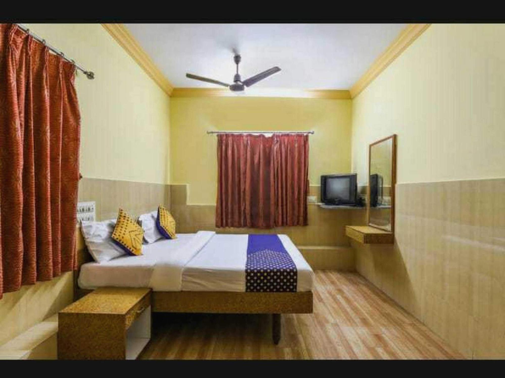 Oyo Hotel Apsara Guest House Ahmedabad Exterior photo