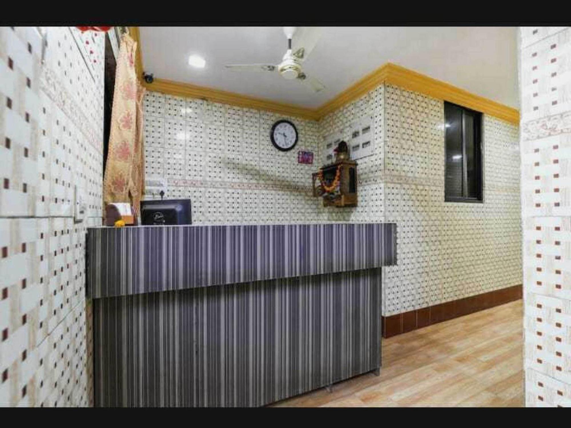 Oyo Hotel Apsara Guest House Ahmedabad Exterior photo