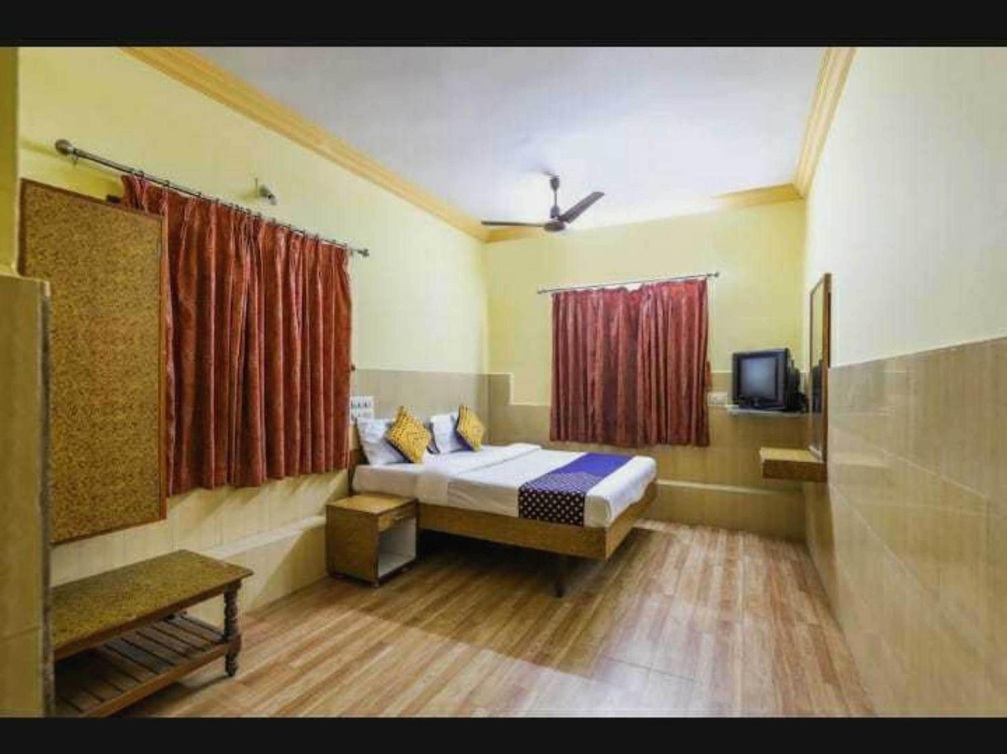 Oyo Hotel Apsara Guest House Ahmedabad Exterior photo