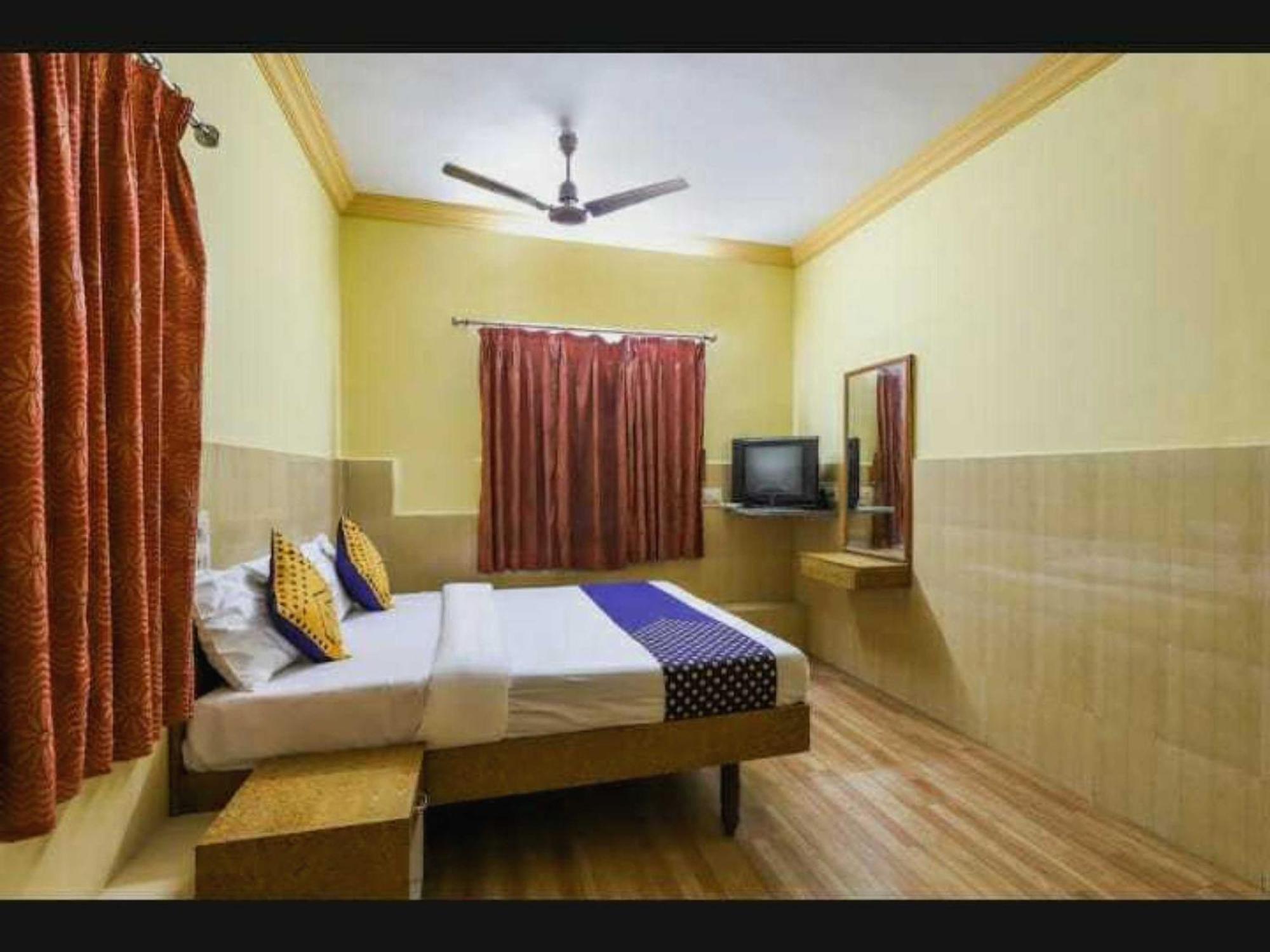 Oyo Hotel Apsara Guest House Ahmedabad Exterior photo